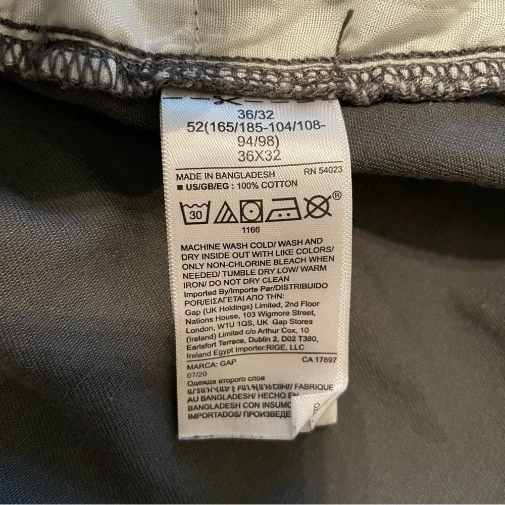 GAP mid-rise straight leg jeans. NWOT